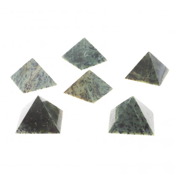 Пирамида из нефрита 5,5х5,5х3,5 см 124240