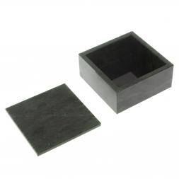 Шкатулка из нефрита на бронзовых ножках 8х8х4,8 см