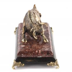 Бронзовая статуэтка &amp;quot;Бык&amp;quot; на подставке из камня цвет патина