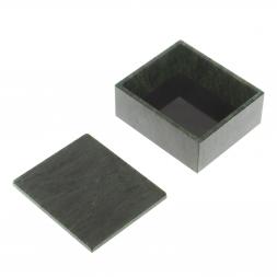 Шкатулка из нефрита на ножках 10х8,5х5,2 см