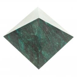 Пирамида 4х4х3,5 см камень змеевик