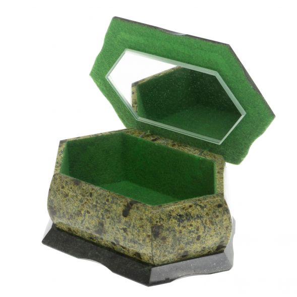 Шкатулка из змеевика 14х9х7 см 129120