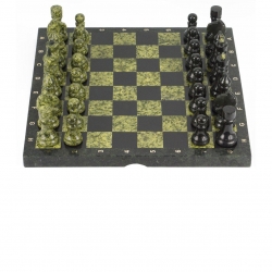Шахматы из змеевика